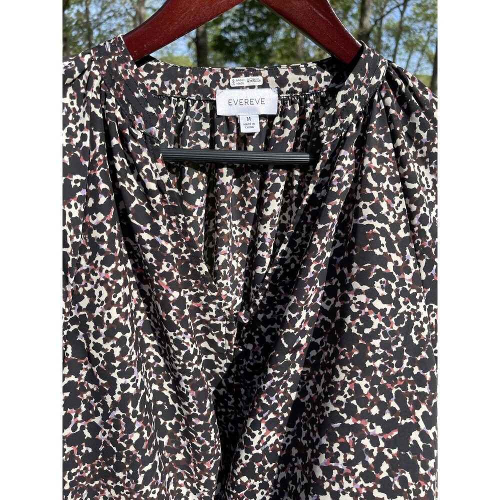 Evereve Abstract Print Blouse Covered Buttons V-Neck Sleeve Detail Ladies Medium